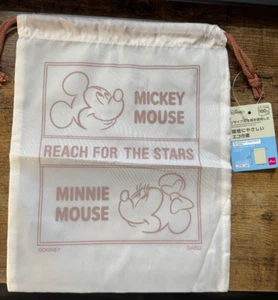 Borsa nuova con etichette Daiso Disney Topolino e Minnie ecologica con coulisse RARA - Foto 1 di 14