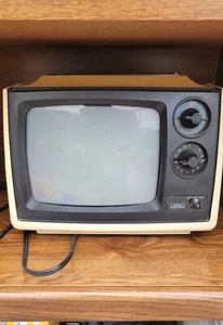Vintage 1978 Sears Solid State TV 564.50040512 - Picture 1 of 10