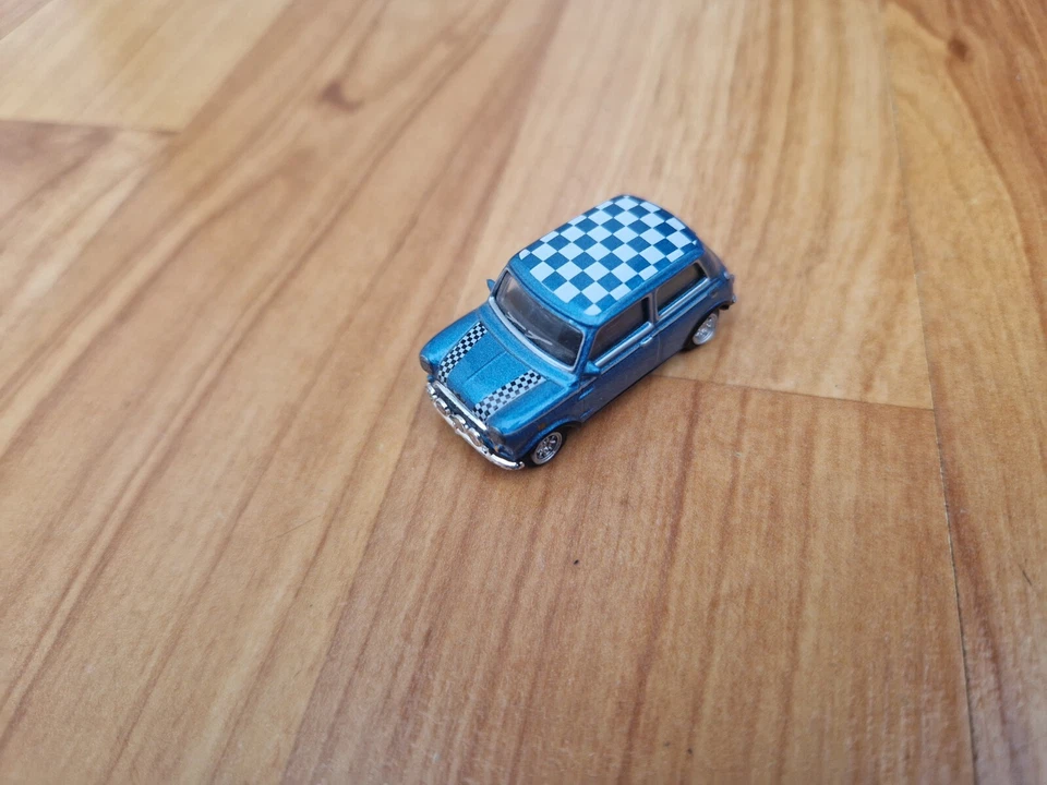 1/72 CARARAMA CLASSIC METALLIC BLUE MINI COOPER CHEQUERED ROOF DIECAST MODEL CAR - Image 1 of 1