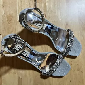 Tacones Badgley Mischka con correa en bloque plateados ornamentales para mujer talla 7 - Imagen 1 de 6