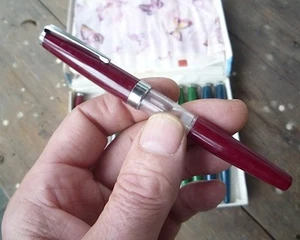 VORSITZENDER MAO ERA MARKE VINTAGE ROT PININA BRUNNENSTIFT NOS IN VERSCHIEDENEN FARBEN - Bild 1 von 12