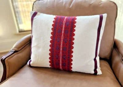 Almohada Ralph Lauren Leason 15 x 20 crema y roja nueva con etiquetas $185 Foto 1 de 4