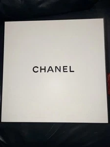CHANEL SCATOLA REGALO vuota espositore bianco e nero 8,75" x 8,75" x 4" con nastro - Foto 1 di 5