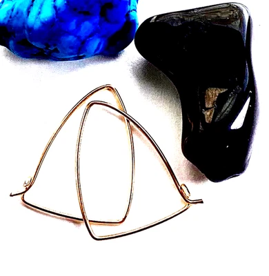 Pendientes oro amarillo 14k. Aros Freestyle en forma de V. Fino/Hecho a mano Foto 1 de 4