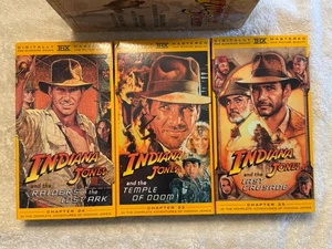 The Adventures Of Indiana Jones Trilogy Digitally Mastered 3 VHS Box Set. - Foto 1 di 8