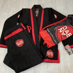 NUEVO CON ETIQUETAS Dark Clan Shinobi Jiu Jitsu Gi, A0 Negro Conjunto Bolso Kimono Pantalones Conjunto - Imagen 1 de 11
