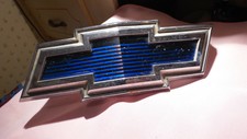 1971-72 Chevrolet Truck/Blazer/Suburban Grille Emblem W/Fasteners, Each