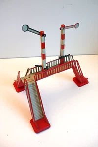 TRAINS "O" KIBRI GERMANY PASSERELLE DÉCORS MÉTAL Lg 26x13 cm TRÈS BON ÉTAT - Imagen 1 de 7