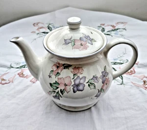 Sadler "Romance" Floral Tea Pot White with Pink/Lilac - Made in England Vintage - Picture 1 of 5