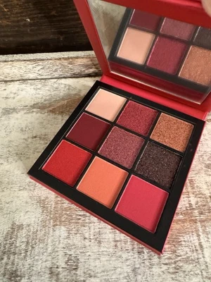 Paleta de sombras de ojos HUDA Beauty Ruby Obsessions · 9 tonos · Precio de venta sugerido por el fabricante $27 Foto 1 de 4