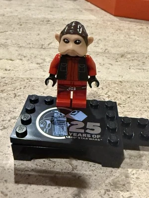 LEGO Nien Nunb 25th Anniversary Minifigure from Star Wars set 75396 (sw1372) - Image 1 of 4