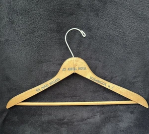 VINTAGE - THE HOTEL WILLARD, WASHINGTON, DC - WOODEN HANGER - USED - Picture 1 of 2