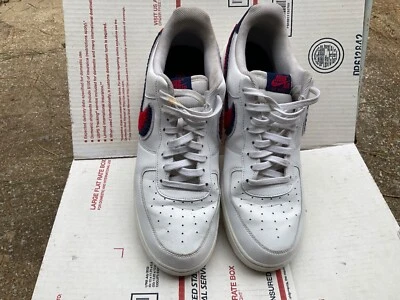 Nike Air Force 1 '07 LV8 "Chenille Swoosh" Rojo Blanco Azul 823511-106 Para hombres 13 EE. UU. Foto 1 de 4