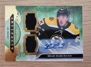 2020-21 Artifacts Brad Marchand #120 Horizontal Material Autographs Gold /25