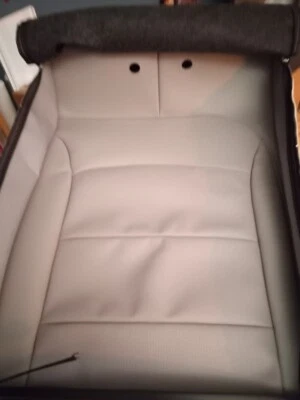 GM OEM Seat Cover Gray 84298225 New in box Foto 1 de 2
