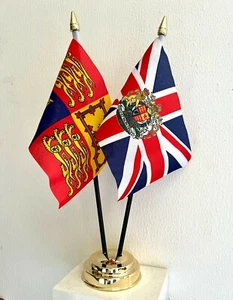 ROYAL STANDARD AND ROYAL CREST JUBILEE TABLE FLAG SET 2 flags plus GOLDEN BASE - Picture 1 of 1