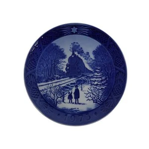 Royal Copenhagen Going Home For Christmas Plate 1973 Denmark Hjem Til Jul - Picture 1 of 10