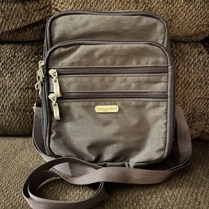 NWOT Baggallini Nylon Gray Red Quad 4 Zip Crossbody RFID Bag - Picture 1 of 8