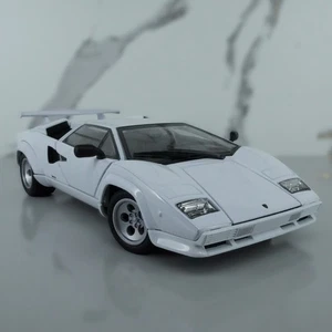 Lamborghini Countach LP 500S - Welly – 1:24 Scale Model Supercar White - Picture 1 of 13