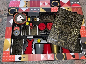 Fao Schwarz Marvin's Magic Box of Secrets Mainstage 125-teiliges Kit *fehlende Gegenstände - Bild 1 von 9