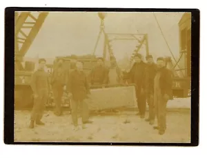 Tarjeta de gabinete c1890 foto grupo de trabajadores del puente - Imagen 1 de 2