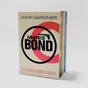 James Bond John Gardner 5 Classic Bond Stories Book Box Set Collection - Imagen 1 de 3