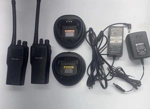 2 Motorola CP200 VHF 146-174 MHz 16 Channel 5 Watt  Radio AAH50KDC9AA2AN (H281) - Picture 1 of 8