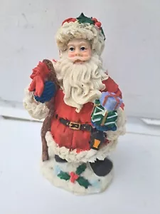 "Statuetta Babbo Natale in piedi sulla neve bastone da passeggio lanterna regali ceramica 6" - Foto 1 di 5