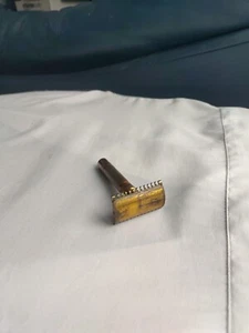 Nice Gillette 1930's New Type with Bar Handle Gold Tone DE Safety Razor - Picture 1 of 12