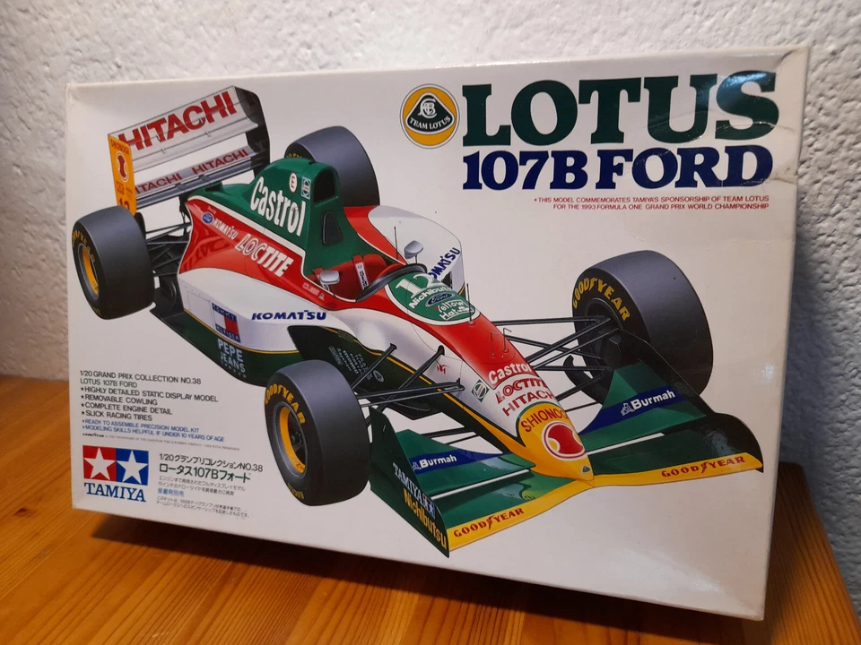 Modello Maquette Kit Lotus 107B Ford - TAMIYA Scala 1/20 - Immagine 1 di 2
