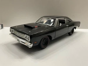 ERTL AMERICAN MUSCLE 1:18 SCALE 1969 PLYMOUTH ROAD RUNNER - RARE BLACK BEAUTY! - Picture 1 of 16