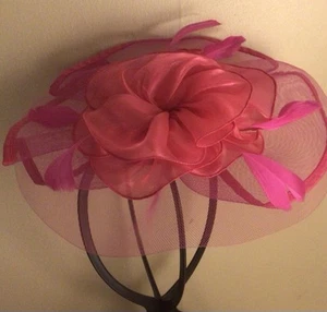 Fascinator Kentucky Derby Church Dress Top Hat Pink Feathers & Bow - Picture 1 of 2