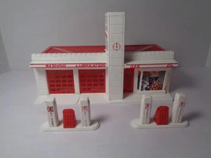 PLASTICVILLE VINTAGE LARGE GAS STATION. 1950s. - Picture 1 of 7