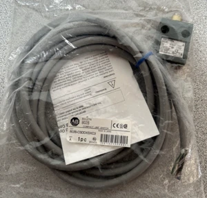 802B-CSDDXSXC3 ALLEN BRADLEY Compact, Top Push Roller, Side Mount, Low Voltage - Picture 1 of 2