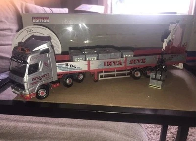Corgi 1/50 Scale CC12427 - Volvo Globetrotter Crane Trailer & Load - Silver/Red  - Image 1 of 4