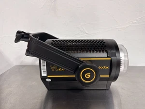 Godox VL300 300W LED Video Light – Bowens Mount Continuous Studio Lighting - Picture 1 of 15