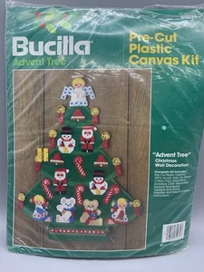Kit de lona de plástico Bucilla Advent Tree precortado 18" #61031 paquete abierto - Imagen 1 de 5