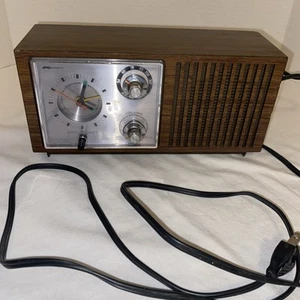 Vintage Kmart AM Clock Radio 540-1600 KHz Model 30-01 Kresge Company Tested - Picture 1 of 9