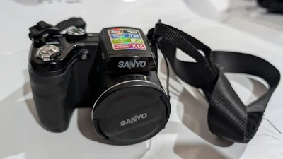 Sanyo VPC E2100 14.0MP Digital Camera - Black - Tested And Working, in good cond - Image 1 of 4
