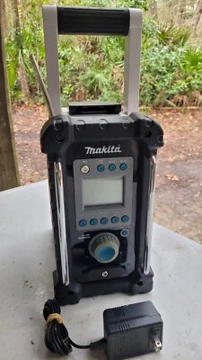 MAKITA JOBSITE RADIO MOD# BMR100 CLOCK AM/FM TESTED READ  DESCRIPTION - Photo 1/4
