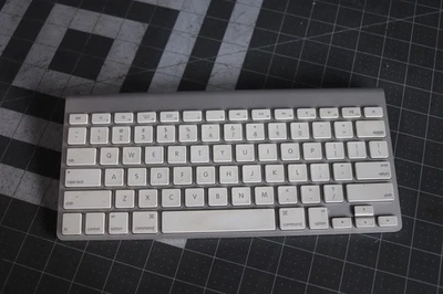 Original Apple Magic Keyboard (1) Bluetooth Wireless Model A1314 *Genuine Apple* - Image 1 of 3