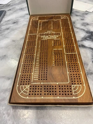 Tabla de cuna Drueke Four Track No. Instrucciones de clavijas de plástico de nogal 1962 Foto 1 de 4