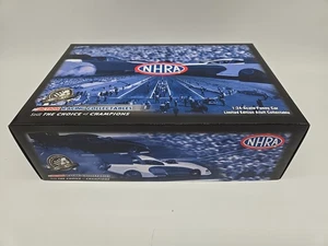 John Force 2008 Action Castrol Retro Ford Mustang Funny Car 1/24 NHRA Neu in OVP - Bild 1 von 12