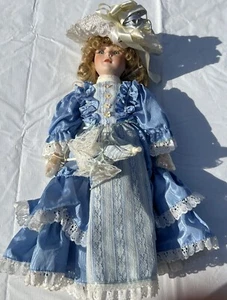 Muñeca victoriana de porcelana - Imagen 1 de 4