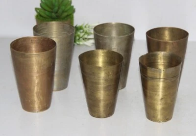 Antiguo juego de 6 vasos de vidrio Lassi/leche de latón originales hechos a mano Foto 1 de 4