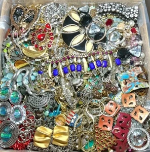 Enorme lote de 3 libras sin clasificar joyería de colección mod arte chatarra artesanía reventa desgaste - Imagen 1 de 11