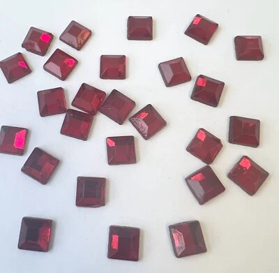 8x8mm Vintage ALEMANIA OCCIDENTAL VIDRIO CUADRADO FACETADO RUBÍ TAPA PLANA 144 un. Foto 1 de 4