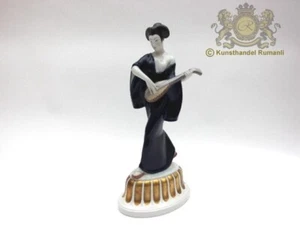 KPM Berlin Figur Japanerin mit Mandoline aus dem Hochzeitszug auf hohem Sockel - Bild 1 von 1