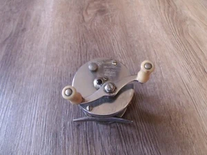 VINTAGE PFLUEGER TRUMP NO 1948 FISHING REEL - Picture 1 of 5