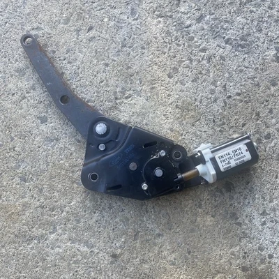 1999-2011 Lincoln Town Car Ford 54619A74BA Recliner Motor Passenger Right Seat - Image 1 of 4